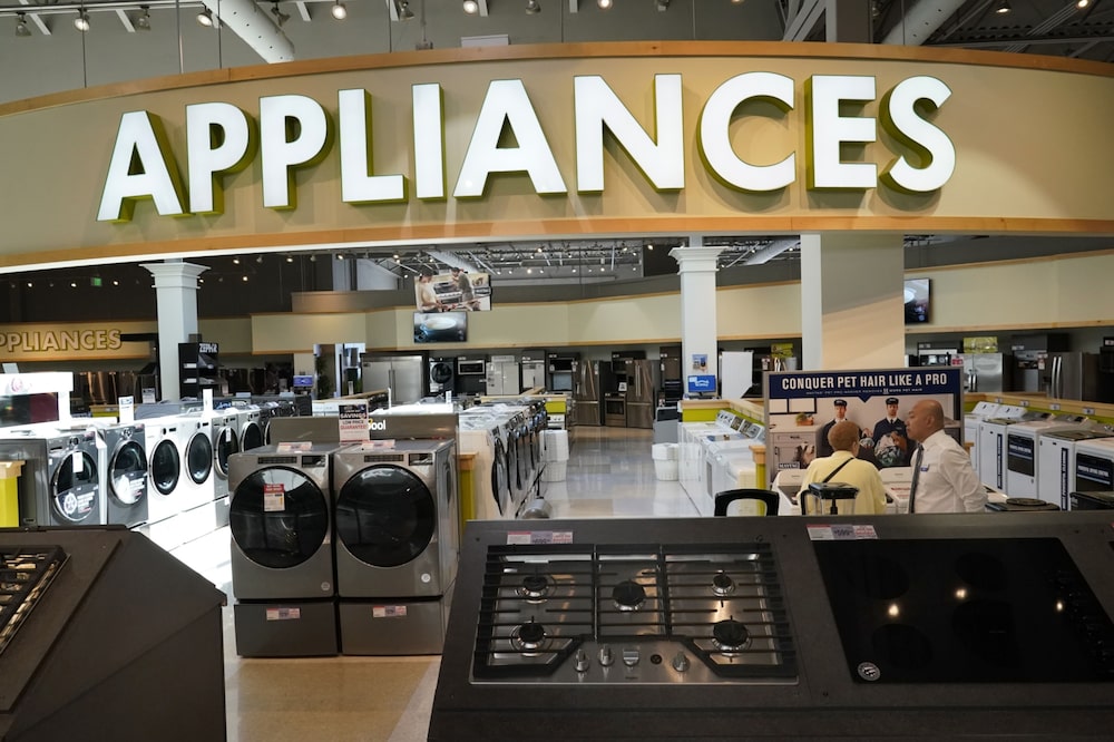 Kitchen appliances for sale at a home furnishings store in Draper, Utah, US. Kitchen appliances for sale at a home furnishings store in Draper, Utah, US.