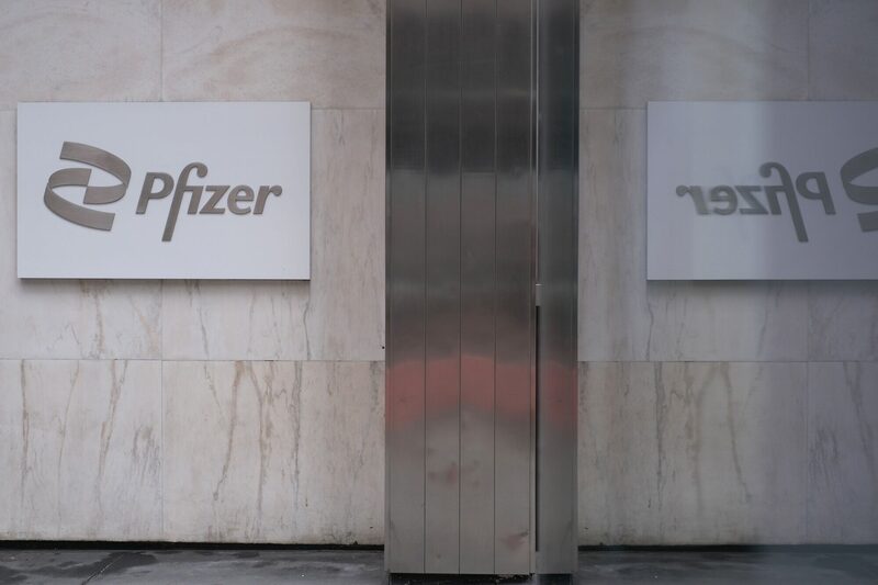 Pfizer tem buscado recuperar a força de vendas que teve durante a pandemia com a venda de vacinas para covid Pfizer tem buscado recuperar a força de vendas que teve durante a pandemia com a venda de vacinas para covid