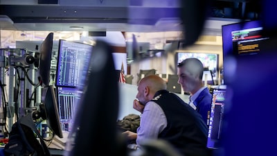 El shock petrolero lleva al mercado de bonos a temer ahora por el crecimiento económico El shock petrolero lleva al mercado de bonos a temer ahora por el crecimiento económico