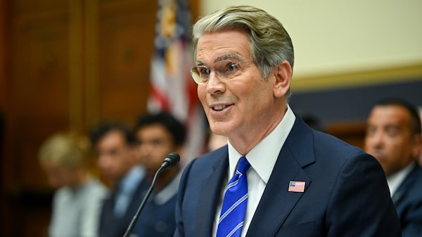Scott Bessent declara US$228 millones en activos y sale a la luz un error ligado a acciones de JPMorgan Scott Bessent declara US$228 millones en activos y sale a la luz un error ligado a acciones de JPMorgan