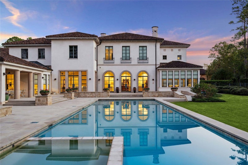 Segundo a Sotheby's, quase uma em cada cinco compras de imóveis nos Estados Unidos é feita por compradores que planejam morar com parentes além do núcleo familiar imediato. (Foto: Divulgação) Segundo a Sotheby's, quase uma em cada cinco compras de imóveis nos Estados Unidos é feita por compradores que planejam morar com parentes além do núcleo familiar imediato. (Foto: Divulgação)