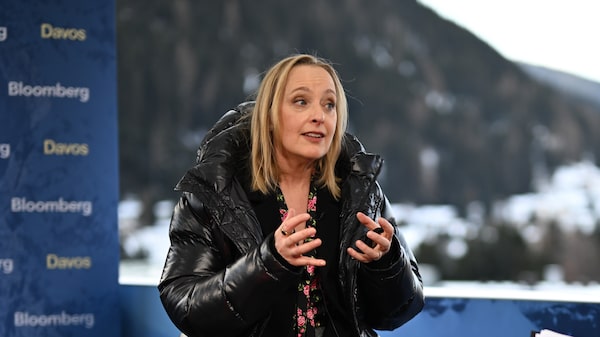 CEO de Accenture afirma que los países necesitan centros de datos para una IA soberana CEO de Accenture afirma que los países necesitan centros de datos para una IA soberana