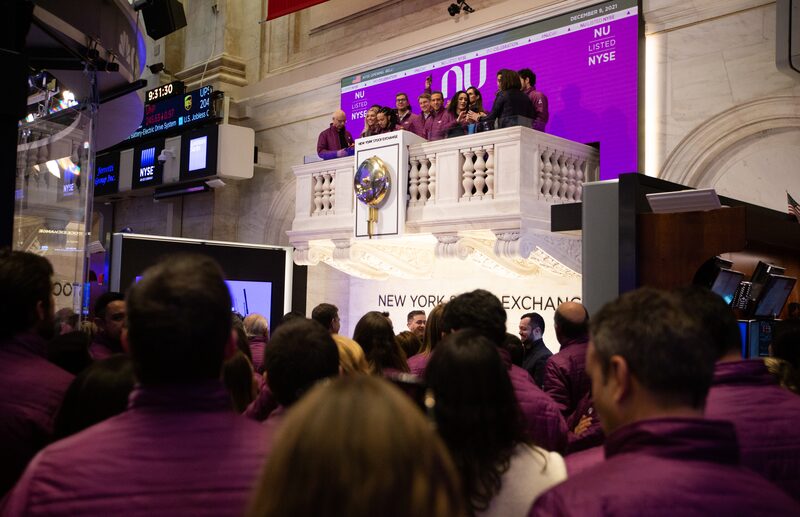 Ato simbólico do toque da campainha que marca o início das negociações da ação do Nubank na Bolsa de Nova York Ato simbólico do toque da campainha que marca o início das negociações da ação do Nubank na Bolsa de Nova York