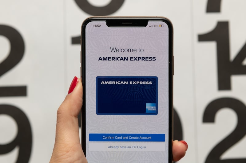 Aplicación de American Express Co. en un smartphone. Aplicación de American Express Co. en un smartphone.