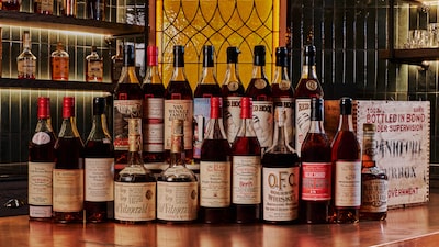Esta colección de whisky estadounidense se vende en US$2,5 millones y establece un nuevo récord Esta colección de whisky estadounidense se vende en US$2,5 millones y establece un nuevo récord
