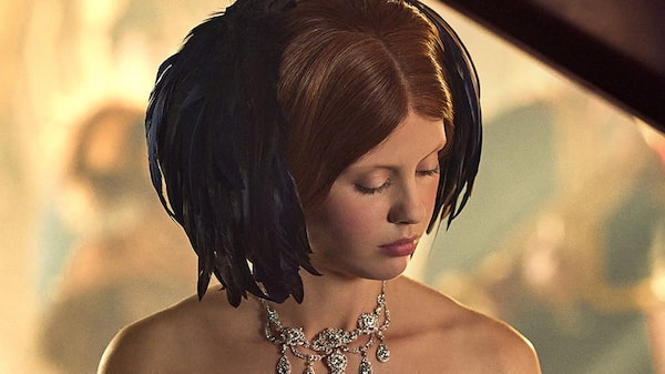 El lujo en ‘Frankenstein’: las joyas de Tiffany & Co. que deslumbran en la película de Guillermo del Toro El lujo en ‘Frankenstein’: las joyas de Tiffany & Co. que deslumbran en la película de Guillermo del Toro