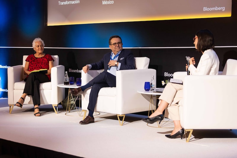 Diana Alarcón, asesora de la principal candidata presidencial de México, Claudia Sheinbaum; Ildefonso Guajardo, asesor de la candidata presidencial opositora Xóchitl Gálvez; y Carolina Millán, jefa de la oficina de Bloomberg News en la Ciudad de México, hablan en la Cumbre Bloomberg Insights en la Ciudad de México el 24 de abril de 2024. Diana Alarcón, asesora de la principal candidata presidencial de México, Claudia Sheinbaum; Ildefonso Guajardo, asesor de la candidata presidencial opositora Xóchitl Gálvez; y Carolina Millán, jefa de la oficina de Bloomberg News en la Ciudad de México, hablan en la Cumbre Bloomberg Insights en la Ciudad de México el 24 de abril de 2024.