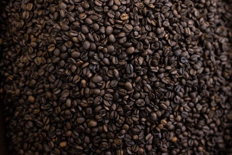 O aumento de mais de 70% nos futuros do café impactou as finanças e o fluxo de caixa das empresas (Foto: Jonne Roriz/Bloomberg) O aumento de mais de 70% nos futuros do café impactou as finanças e o fluxo de caixa das empresas (Foto: Jonne Roriz/Bloomberg)