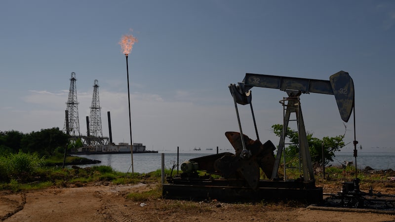 Ibovespa recua mesmo após inflação abaixo do esperado nos EUA; PETR4 sobe 0,7% Ibovespa recua mesmo após inflação abaixo do esperado nos EUA; PETR4 sobe 0,7%