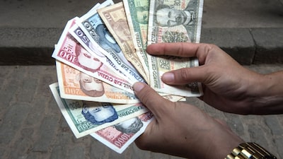 Cuba desvaloriza moeda local em mais de 200% para lidar com crise econômica crescente Cuba desvaloriza moeda local em mais de 200% para lidar com crise econômica crescente