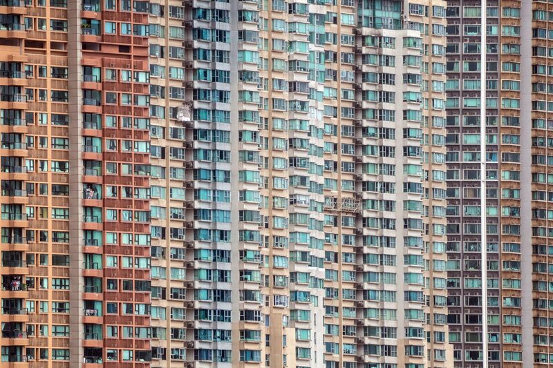 La Metrópolis del Norte, iniciada por la exjefa del Ejecutivo Carrie Lam en 2021, pretende transformar los Nuevos Territorios, en expansión y relativamente subdesarrollados, en un centro tecnológico. La Metrópolis del Norte, iniciada por la exjefa del Ejecutivo Carrie Lam en 2021, pretende transformar los Nuevos Territorios, en expansión y relativamente subdesarrollados, en un centro tecnológico.