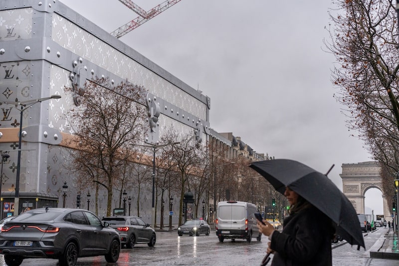 Una tienda de lujo de Louis Vuitton cerca del Arco del Triunfo en París, Francia, el martes 27 de enero de 2026. Una tienda de lujo de Louis Vuitton cerca del Arco del Triunfo en París, Francia, el martes 27 de enero de 2026.
