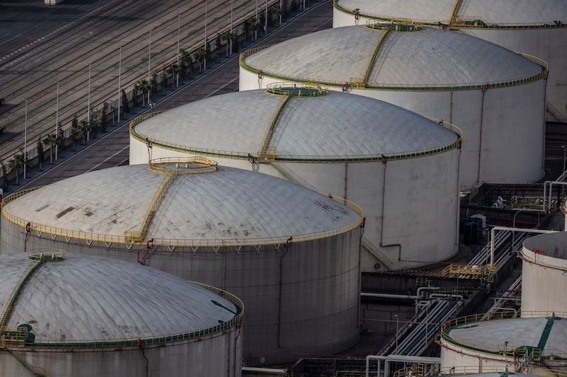 Depósitos de almacenamiento de petróleo. Depósitos de almacenamiento de petróleo.