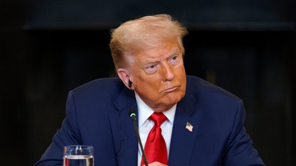 La Estrategia del Día: Nuevos aranceles Trump, Petro y el BanRep, Tigo-Movistar y Grupo Argos La Estrategia del Día: Nuevos aranceles Trump, Petro y el BanRep, Tigo-Movistar y Grupo Argos