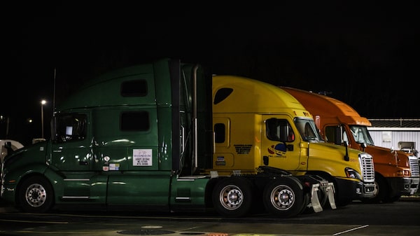 Un ensayo de carga inalámbrica en carretera pretende transformar el transporte terrestre Un ensayo de carga inalámbrica en carretera pretende transformar el transporte terrestre