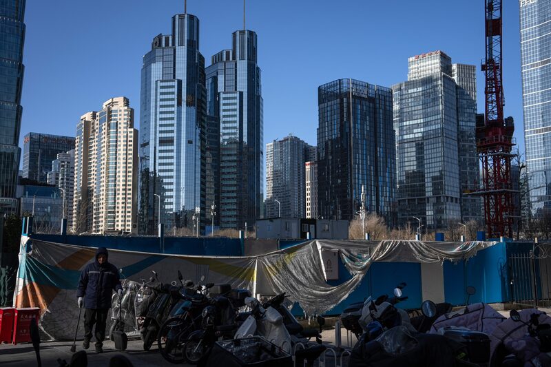 Las acciones en Japón cayeron debido a que el yen mantuvo en gran medida las ganancias de principios de semana, mientras que las de Australia fluctuaron. Las acciones en Japón cayeron debido a que el yen mantuvo en gran medida las ganancias de principios de semana, mientras que las de Australia fluctuaron.