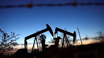 Demanda por petróleo deve atingir o pico nesta década, diz agência internacional Demanda por petróleo deve atingir o pico nesta década, diz agência internacional