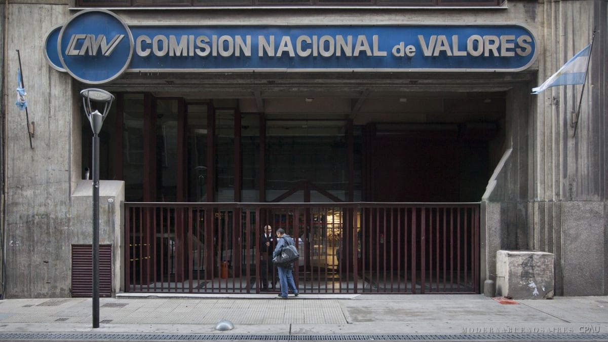 La reacción del mercado argentino ante la medida de la CNV que limita el uso de cheques
