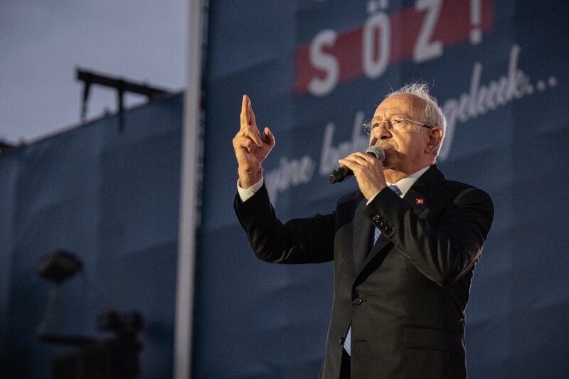 Kemal Kilicdaroglu, candidato presidencial y líder del Partido Popular Republicano (CHP), habla durante un mitin de la campaña electoral en Estambul, Turquía, el sábado 6 de mayo de 2023. Las elecciones presidenciales de Turquía están previstas para el 14 de mayo. Fotógrafo: Kerem Uzel/Bloomberg Kemal Kilicdaroglu, candidato presidencial y líder del Partido Popular Republicano (CHP), habla durante un mitin de la campaña electoral en Estambul, Turquía, el sábado 6 de mayo de 2023. Las elecciones presidenciales de Turquía están previstas para el 14 de mayo. Fotógrafo: Kerem Uzel/Bloomberg
