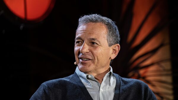 Acciones de Disney se disparan con regreso de Iger como CEO Acciones de Disney se disparan con regreso de Iger como CEO