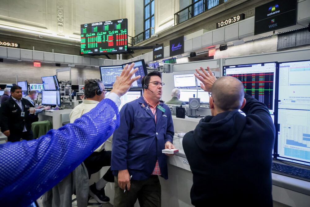 US Stocks Gain As China Tensions Ease, Broadcom Inks OpenAI Deal US Stocks Gain As China Tensions Ease, Broadcom Inks OpenAI Deal