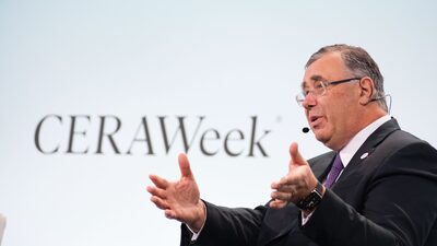 CEO da TotalEnergies diz que mundo tem que se adaptar a um clima mais quente CEO da TotalEnergies diz que mundo tem que se adaptar a um clima mais quente