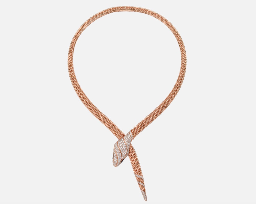 Colar Serpenti da Bulgari, de duas voltas em ouro rosa 18K cravejado com pavê de diamantes na cabeça e na cauda e olhos em ônix preto Colar Serpenti da Bulgari, de duas voltas em ouro rosa 18K cravejado com pavê de diamantes na cabeça e na cauda e olhos em ônix preto