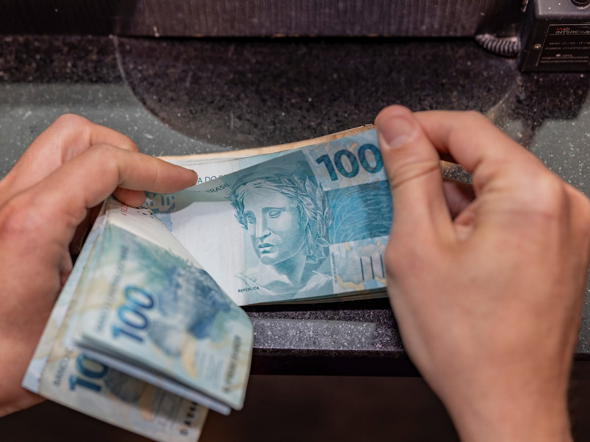 Gráfico de crisis crediticia en Brasil con tasas altas.