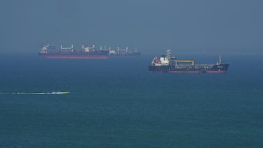 Flujo de petróleo por estrecho de Ormuz cayó casi 30% en el último trimestre, según la EIA Flujo de petróleo por estrecho de Ormuz cayó casi 30% en el último trimestre, según la EIA