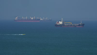 Flujo de petróleo por estrecho de Ormuz cayó casi 30% en el último trimestre, según la EIA Flujo de petróleo por estrecho de Ormuz cayó casi 30% en el último trimestre, según la EIA