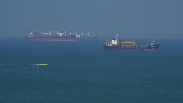 Flujo de petróleo por estrecho de Ormuz cayó casi 30% en el último trimestre, según la EIA Flujo de petróleo por estrecho de Ormuz cayó casi 30% en el último trimestre, según la EIA