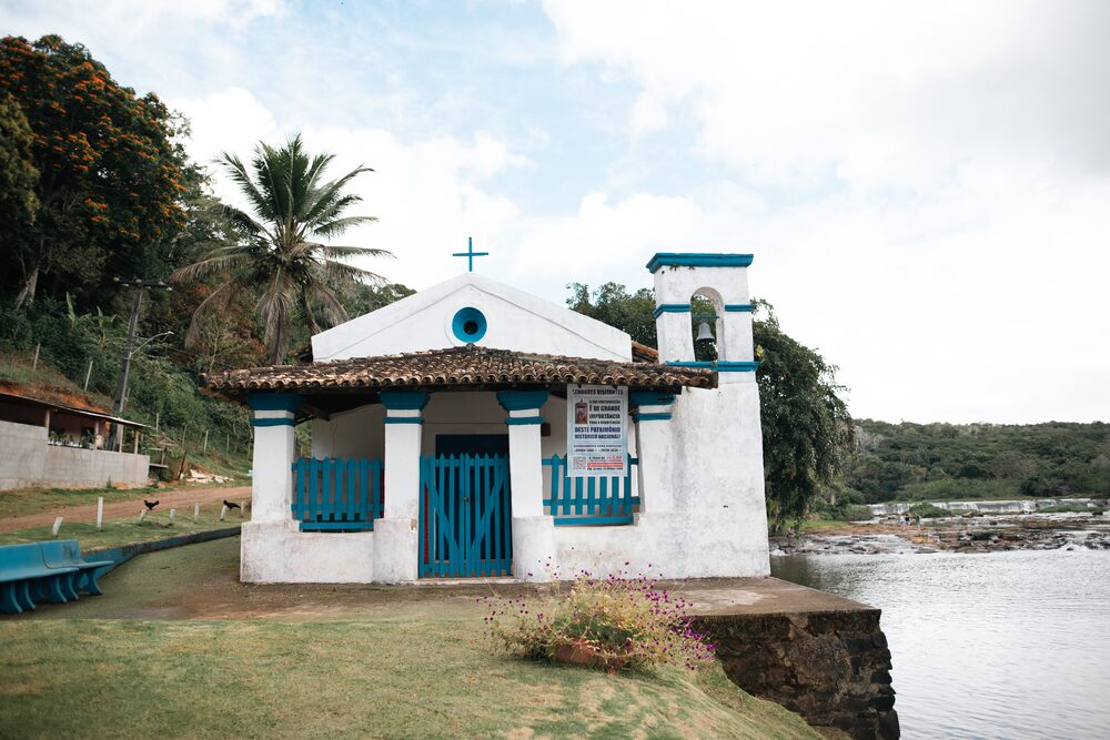 Vista para a igreja no Rio do Engenho; no dia da visitação, local estava fechado Vista para a igreja no Rio do Engenho; no dia da visitação, local estava fechado