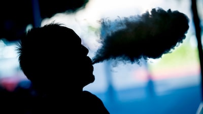 Cigarrillos electrónicos probablemente causan cáncer de pulmón y oral: revisión científica Cigarrillos electrónicos probablemente causan cáncer de pulmón y oral: revisión científica