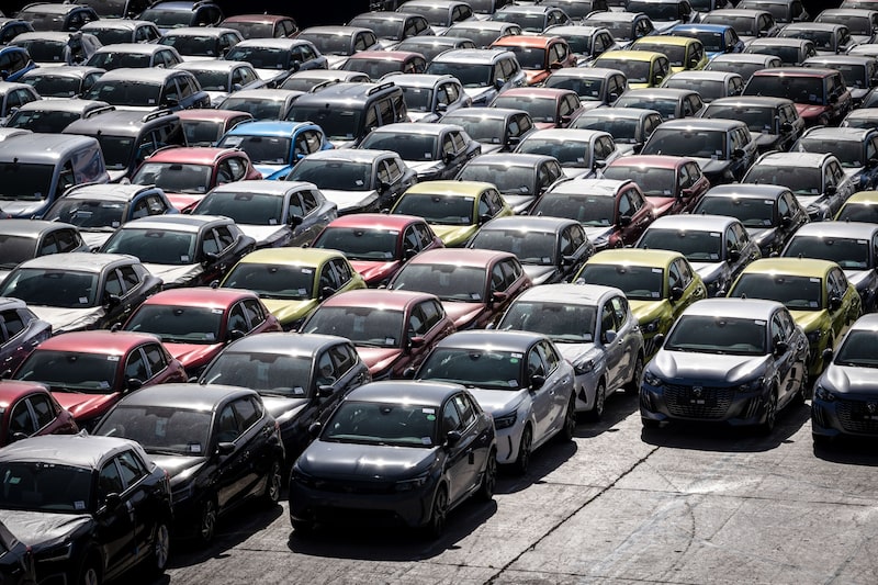 O chefe de comércio do bloco, Maros Sefcovic, conduzirá as negociações políticas em setores como aço e alumínio, automóveis, produtos farmacêuticos, semicondutores e aeronaves civis O chefe de comércio do bloco, Maros Sefcovic, conduzirá as negociações políticas em setores como aço e alumínio, automóveis, produtos farmacêuticos, semicondutores e aeronaves civis