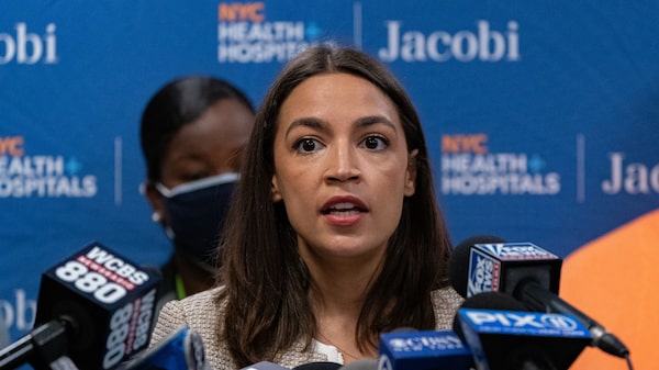 AOC y 15 legisladores de EE.UU. piden que el FMI revise su política de sobretasas AOC y 15 legisladores de EE.UU. piden que el FMI revise su política de sobretasas