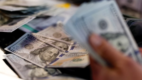 Wall Street se vuelve pesimista sobre el dólar al desvanecerse su demanda como refugio Wall Street se vuelve pesimista sobre el dólar al desvanecerse su demanda como refugio