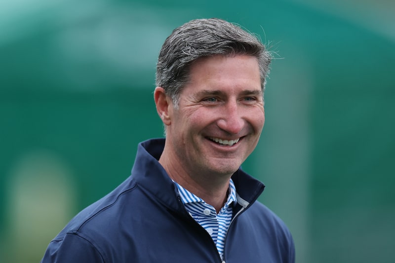 El CEO de Starbucks, Brian Niccol, observa durante el Golden Bear Pro-Am previo al Memorial Tournament presentado por Workday 2025 en el Muirfield Village Golf Club el 28 de mayo de 2025 en Dublín, Ohio. El CEO de Starbucks, Brian Niccol, observa durante el Golden Bear Pro-Am previo al Memorial Tournament presentado por Workday 2025 en el Muirfield Village Golf Club el 28 de mayo de 2025 en Dublín, Ohio.