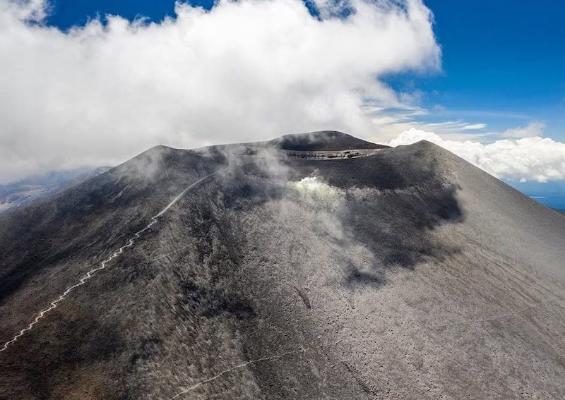 Cráter del Volcán Puracé desde las alturas. Cráter del Volcán Puracé desde las alturas.