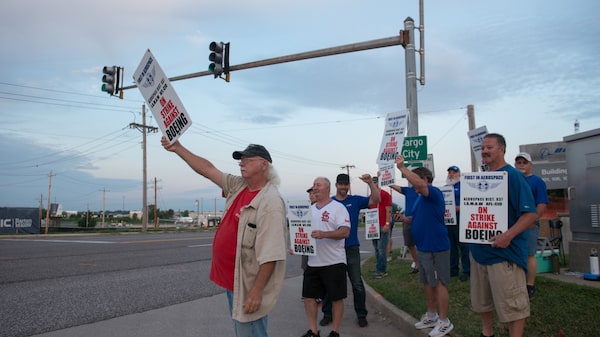 El sindicato de defensa de Boeing propone un bono de US$10.000 para poner fin a la huelga El sindicato de defensa de Boeing propone un bono de US$10.000 para poner fin a la huelga