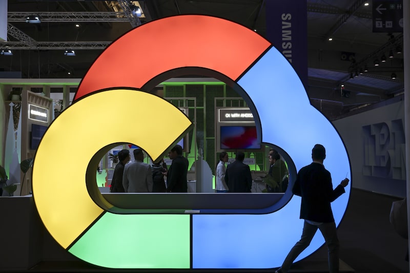 Em março, o Google se reuniu com o DOJ para evitar uma separação no setor de buscas, uma tentativa que não foi bem-sucedida. Em março, o Google se reuniu com o DOJ para evitar uma separação no setor de buscas, uma tentativa que não foi bem-sucedida.