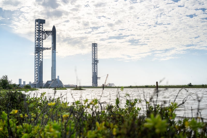 La nave espacial SpaceX Starship V3 atracó en una plataforma de lanzamiento en Starbase, en Boca Chica Beach, Texas, el 22 de mayo. Fotógrafo: Brandon Bell/Getty Images. La nave espacial SpaceX Starship V3 atracó en una plataforma de lanzamiento en Starbase, en Boca Chica Beach, Texas, el 22 de mayo. Fotógrafo: Brandon Bell/Getty Images.