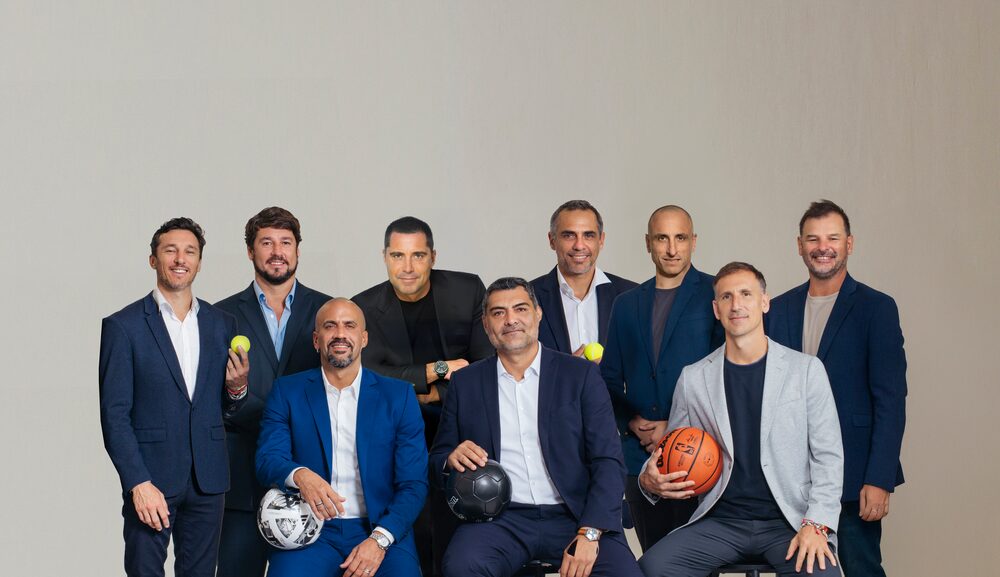 Los socios del SPH. Emanuel Ginóbili, Juan Sebastián Verón, Juan Ignacio “Pepe” Sánchez, Juan “Pico” Mónaco, Mariano Zabaleta y Darío Sala; y empresarios Remy, Emiliano Fernández Balagué y Riccardo Silva, dueño del Miami FC. Los socios del SPH. Emanuel Ginóbili, Juan Sebastián Verón, Juan Ignacio “Pepe” Sánchez, Juan “Pico” Mónaco, Mariano Zabaleta y Darío Sala; y empresarios Remy, Emiliano Fernández Balagué y Riccardo Silva, dueño del Miami FC.