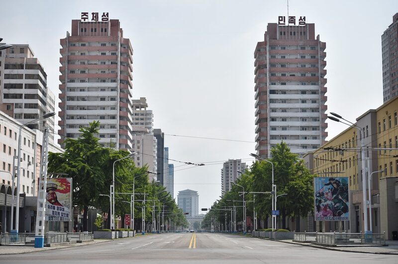 Calles vacías cerca de la estación de tren de Pyongyang durante un cierre en Corea del Norte el 27 de mayo. Calles vacías cerca de la estación de tren de Pyongyang durante un cierre en Corea del Norte el 27 de mayo.
