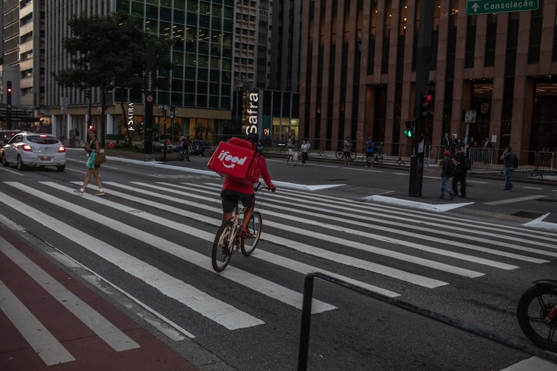 Grupo Prosus/Naspers pagou US$ 1,8 bilhão para adquirir a fatia de 33% que a Just Eat tinha no aplicativo de entregas Grupo Prosus/Naspers pagou US$ 1,8 bilhão para adquirir a fatia de 33% que a Just Eat tinha no aplicativo de entregas