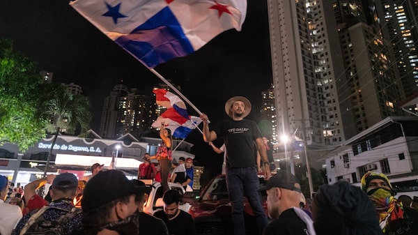 Fitch rebaja a “BB+” la calificación crediticia de Panamá en medio del conflicto minero Fitch rebaja a “BB+” la calificación crediticia de Panamá en medio del conflicto minero