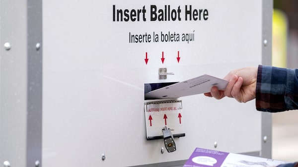 Trump firma una orden ejecutiva para restringir el voto por correo en EE.UU. Trump firma una orden ejecutiva para restringir el voto por correo en EE.UU.