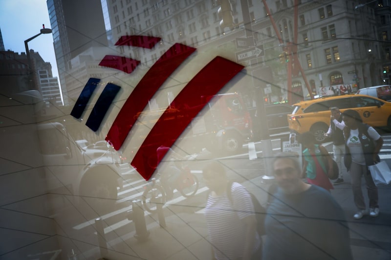 Cartel en una sucursal del Bank of America en Nueva York. Cartel en una sucursal del Bank of America en Nueva York.
