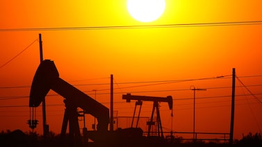 Ibovespa avança com impulso da Petrobras (PETR4); dólar recua a R$ 5,22 Ibovespa avança com impulso da Petrobras (PETR4); dólar recua a R$ 5,22