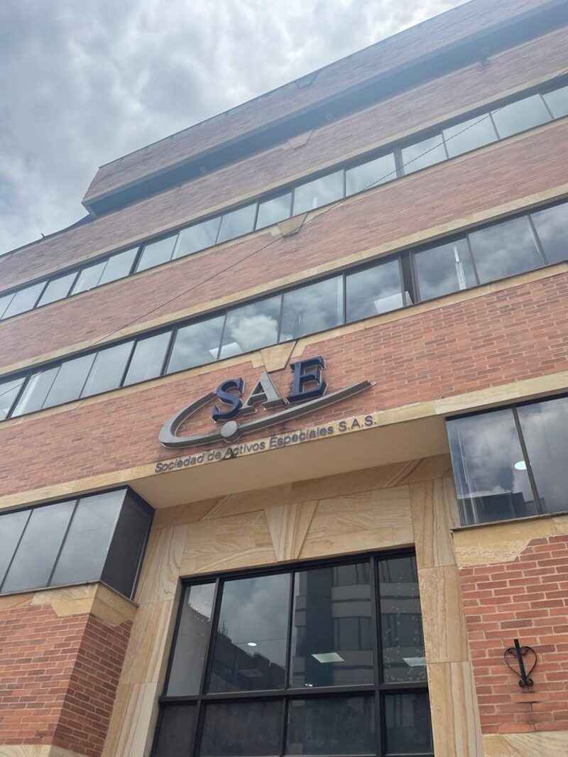 es una entidad de economía mixta vinculada al Ministerio de Hacienda. es una entidad de economía mixta vinculada al Ministerio de Hacienda.