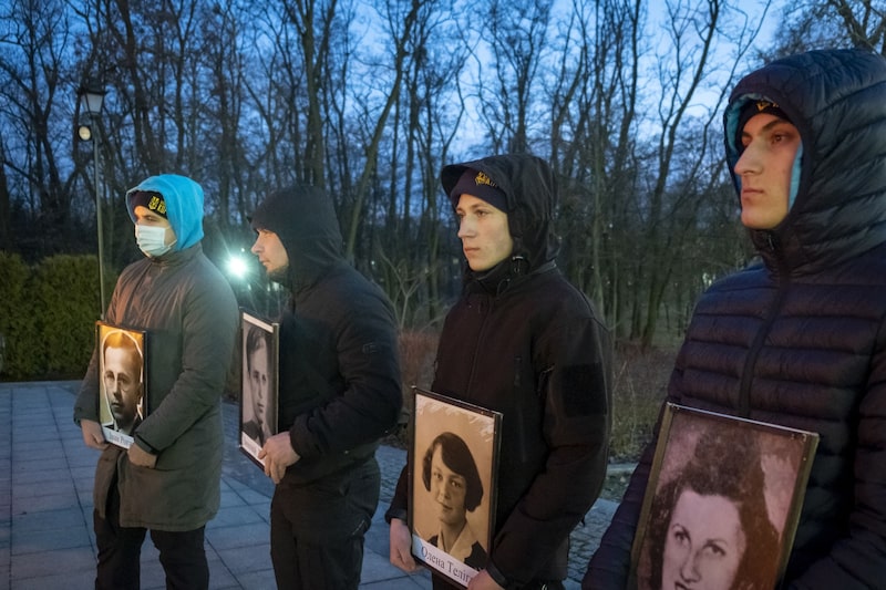 Members of the National Corpus nationalist group pay tribute to those massacred at the Babyn Yar ravine by Nazi Germany's forces during World War II, in Kyiv, Ukraine, on Tuesday, Feb. 22, 2022. Russia's President Vladimir Putin announced he's recognizing two self-proclaimed separatist republics in eastern Ukraine. Photographer: Christopher Occhicone/Bloomberg Members of the National Corpus nationalist group pay tribute to those massacred at the Babyn Yar ravine by Nazi Germany's forces during World War II, in Kyiv, Ukraine, on Tuesday, Feb. 22, 2022. Russia's President Vladimir Putin announced he's recognizing two self-proclaimed separatist republics in eastern Ukraine. Photographer: Christopher Occhicone/Bloomberg